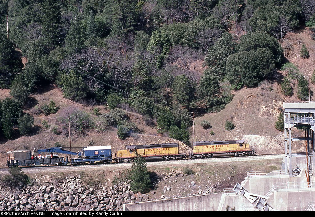 WP Big Hook heading out to clear a derailment